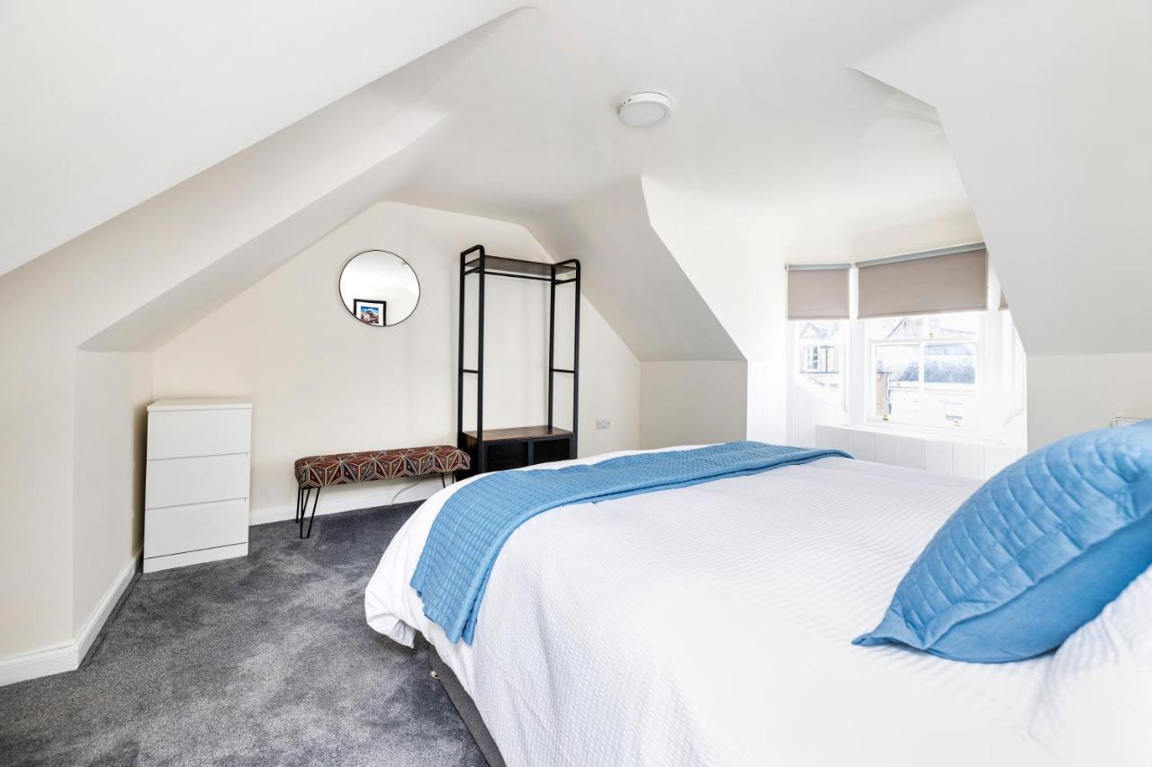 2 Bedroom Apartment On Peebles High Street Экстерьер фото
