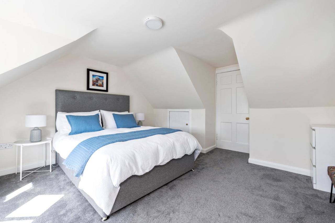 2 Bedroom Apartment On Peebles High Street Экстерьер фото