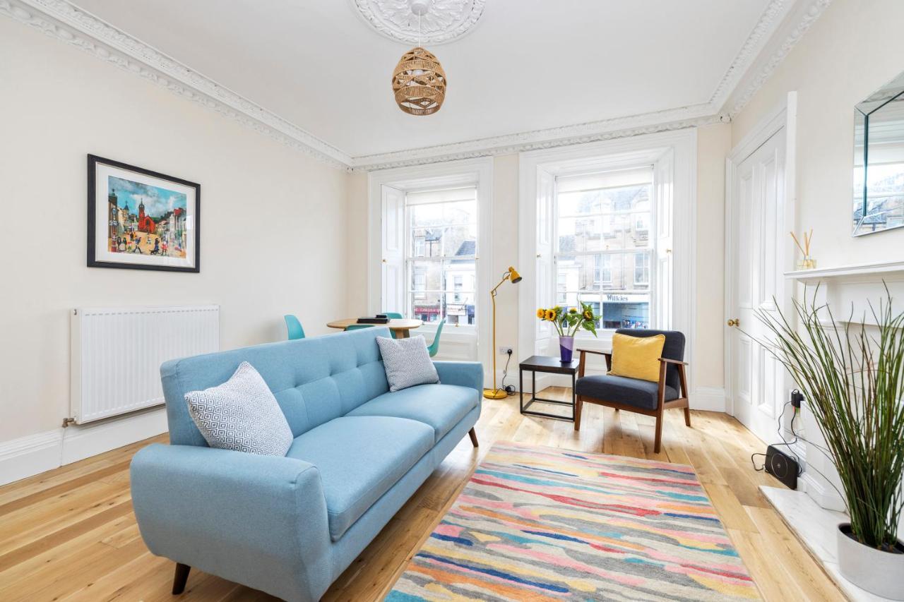 2 Bedroom Apartment On Peebles High Street Экстерьер фото
