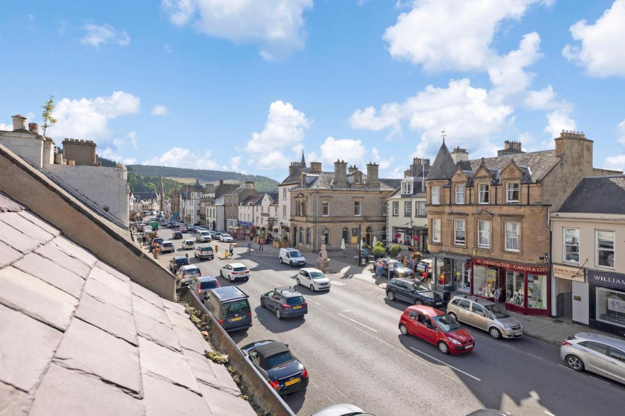 2 Bedroom Apartment On Peebles High Street Экстерьер фото